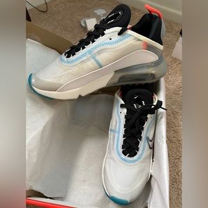 NEW Nike Air Max 2090 Sneakers Size 6.5 Women's white black pure platinum